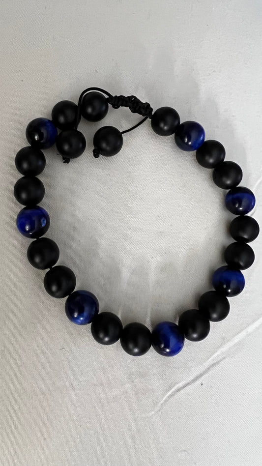 Blue Tiger Eye: Protection, power, and perseverance / onyx: increase regeneration, happiness, intuition, instincts bracelet 8”