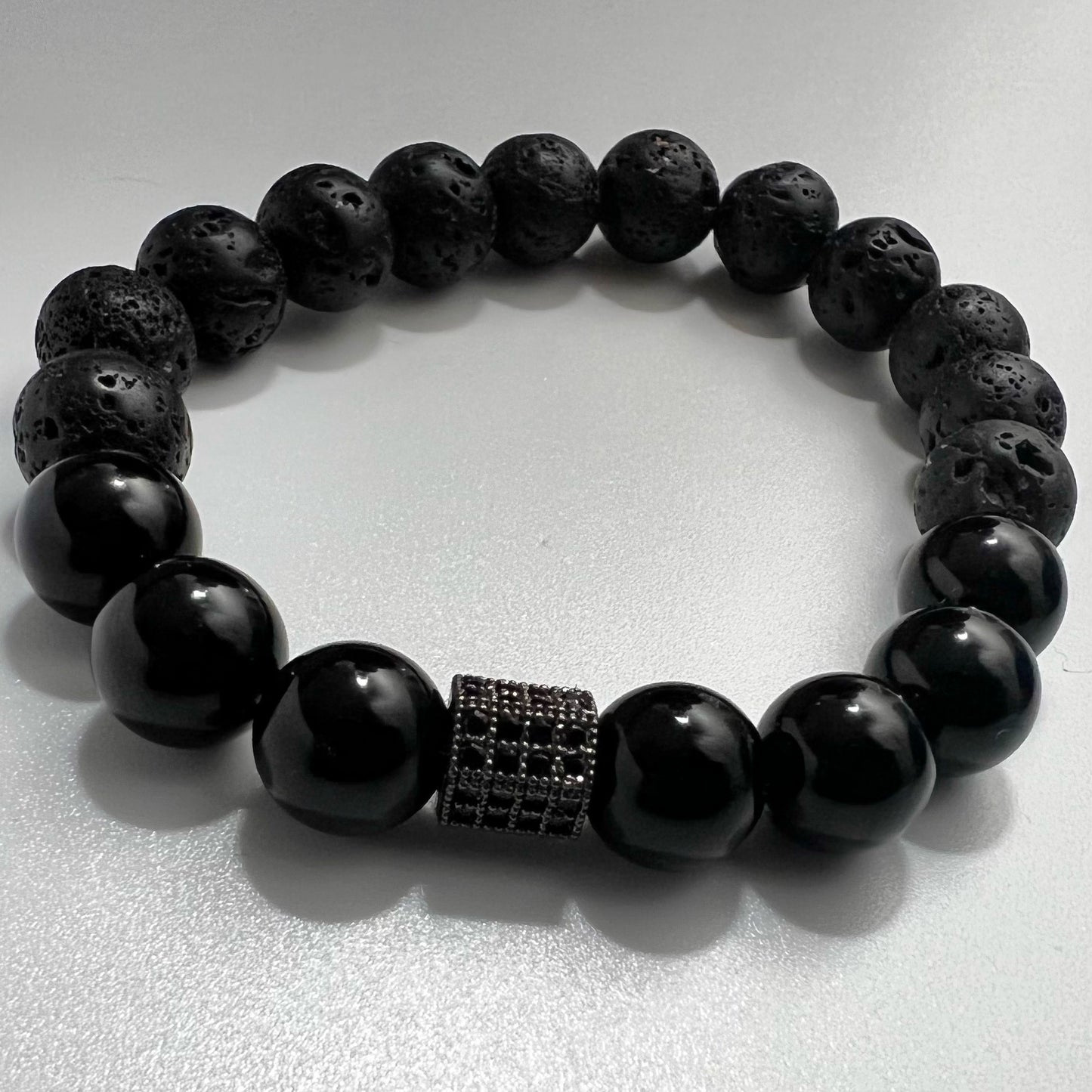Lava: grounding and calming.stabilizes the root chakra/ onyx: increase regeneration, happiness, intuition, instincts bracelet 18cm Stretch bracelet