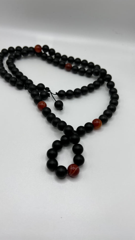 Carnelian:  restores vitality and motivation, and stimulates creativity Onyx: increase regeneration, happiness, intuition, instincts —necklace (length 32”)